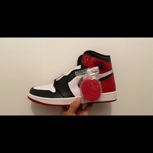 Air jordan 1 black toe